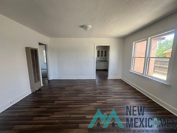 4th image of 808 Maple St