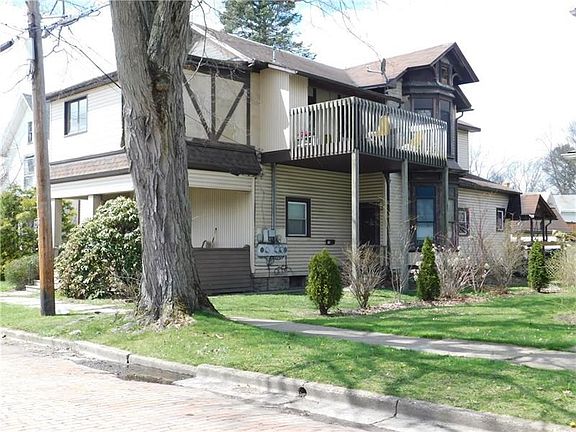 SIDE OF THE 3 UNIT BUILDING.  VIEW OF UPPER PORCH/DECK