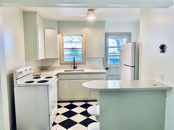 4th image of 3204 Blair Blvd #B