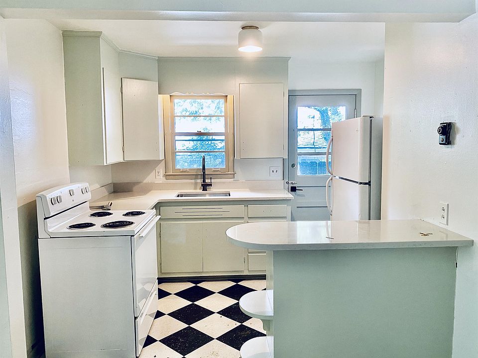 1st image of 3202 Blair Blvd #B
