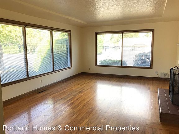 5th image of 720 SE 21st Ave