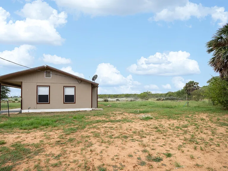 12525 N Interstate Highway 35 — Photo 18