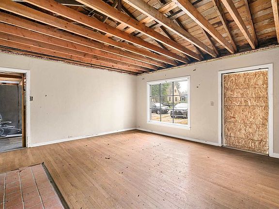 5th image of 25 E 30th Ave
