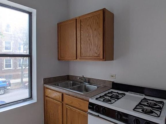 4th image of 1530 N Kedzie Ave