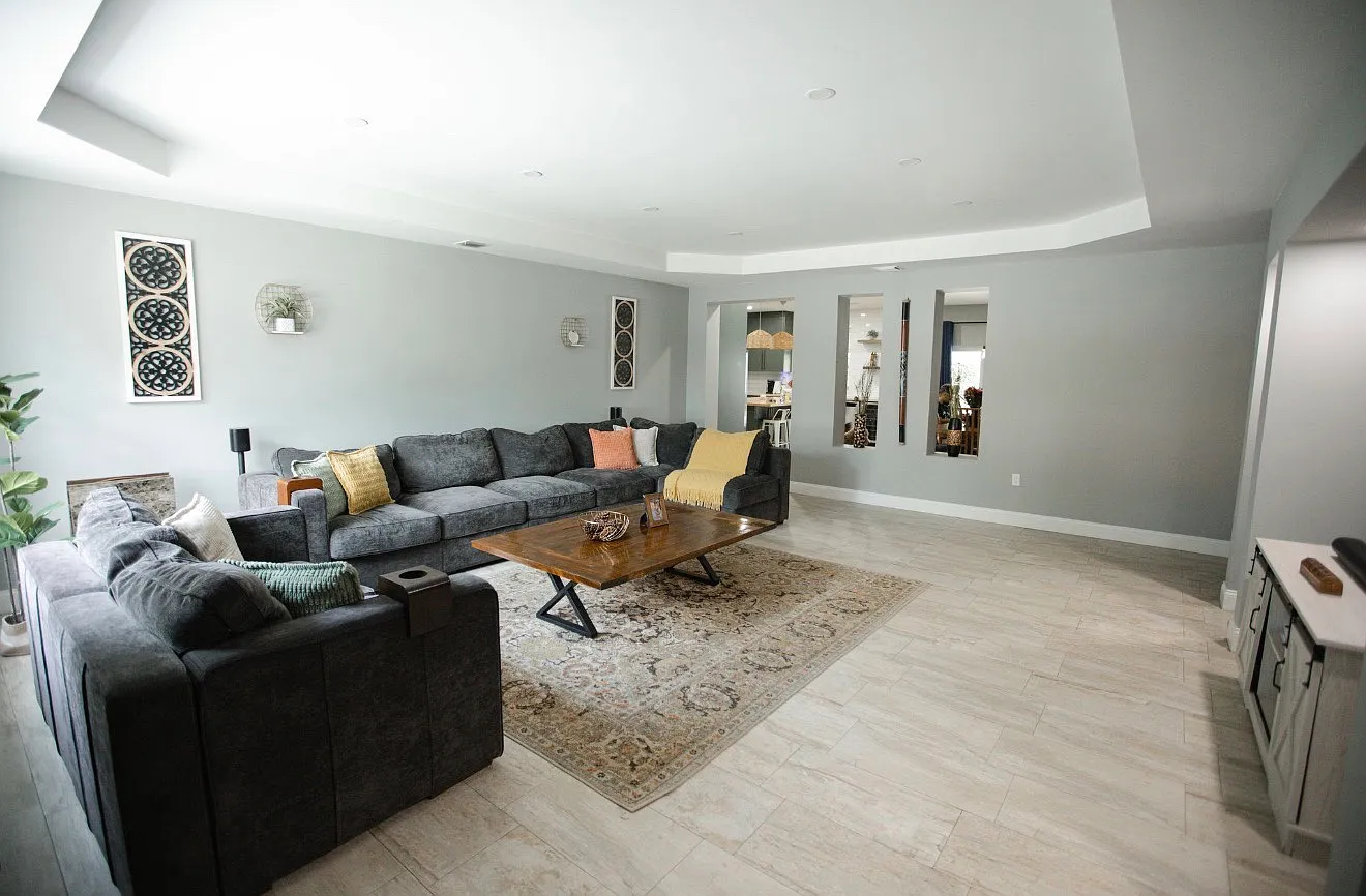 4 bed, 2.5 bath, 2600 sqft, $6,000 — Photo 2