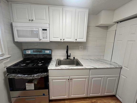 4th image of 2553 Colebrooke Dr