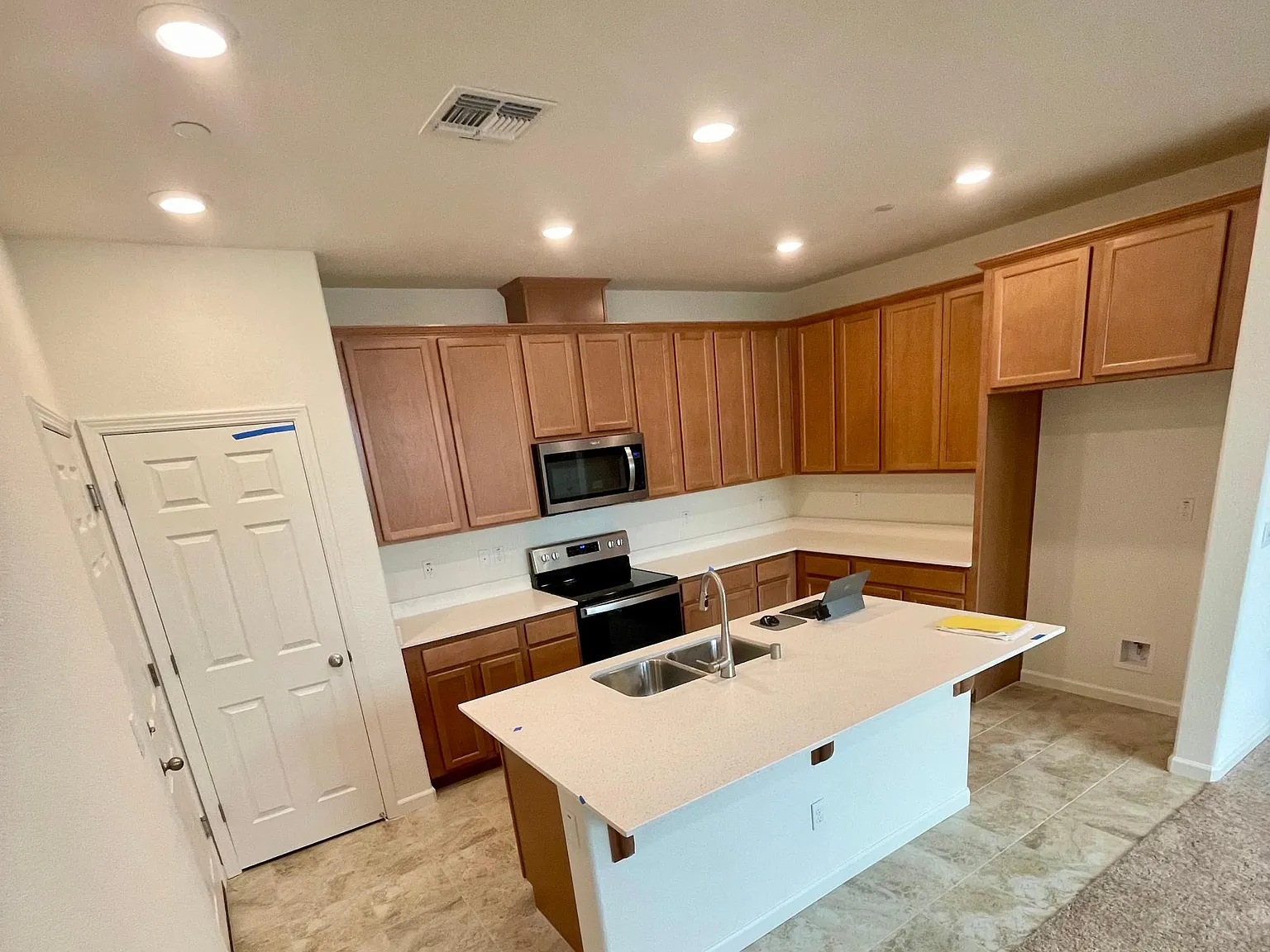 7945 Arcadia Dr — Photo 3