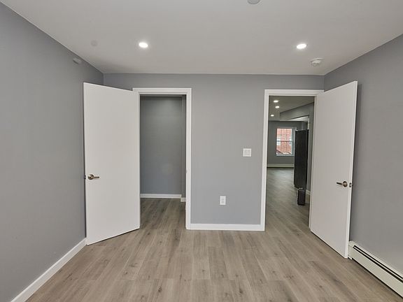 3rd image of 1822 Mohegan Ave #2