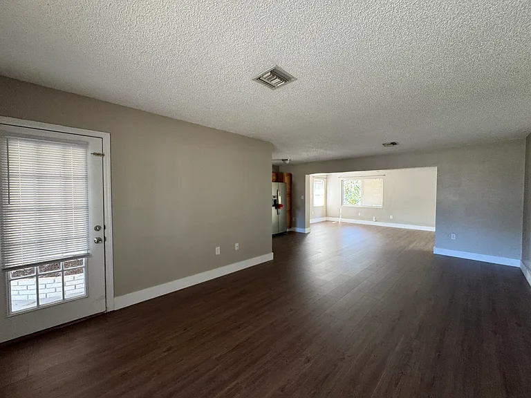 310 Longwood Dr — Photo 17