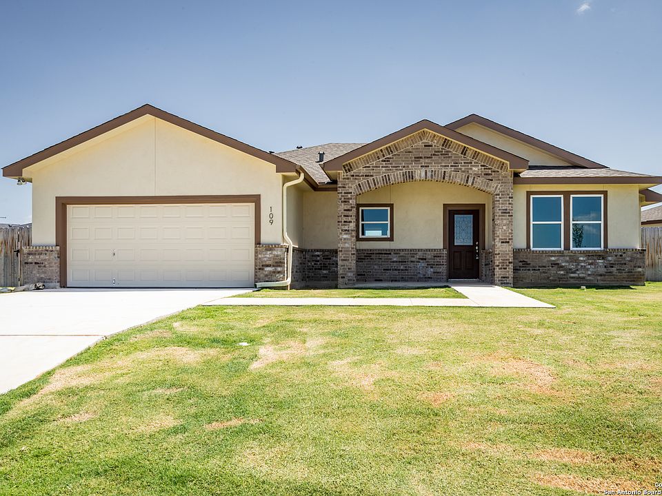 1st image of 109 Troubadour Ln