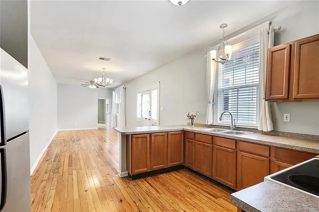 2 bed, 960 sqft, $1,700 — Photo 3
