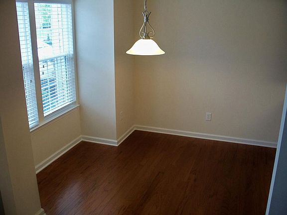 4th image of 402 Cedar Pines Dr