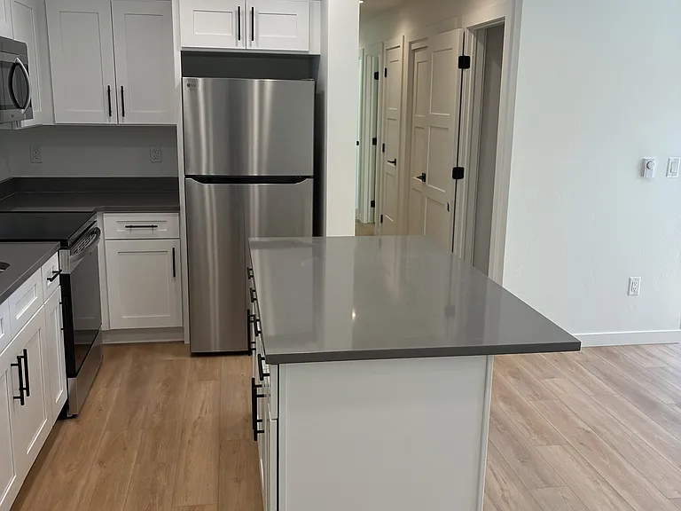 637 S River St #2 — Photo 5