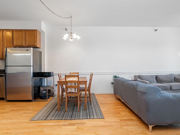 5th image of 4350 N Broadway Ave #807