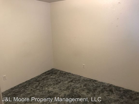 3rd image of 224 W Park St