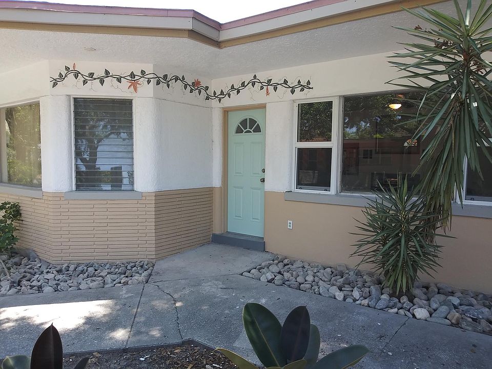 1st image of 901 3rd St N APT 1
