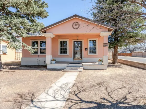 823 Conlen Ave, Dalhart, TX 79022