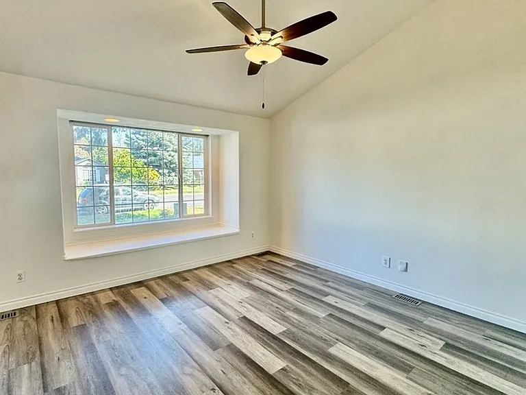 674 E Red Fir Ln — Photo 2