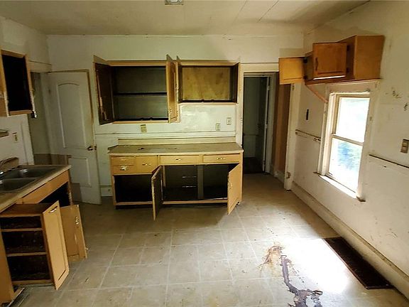 5th image of 3615 E 129th St