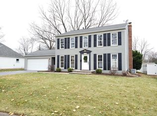 382 Hillside Dr, Roselle, IL 60172