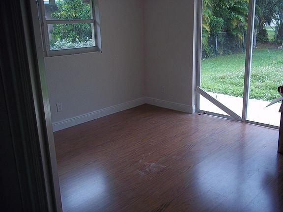 4th image of 1034 SE Walters Terr