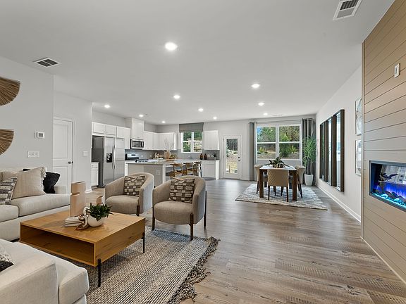 5th image of 840 Point Place Dr