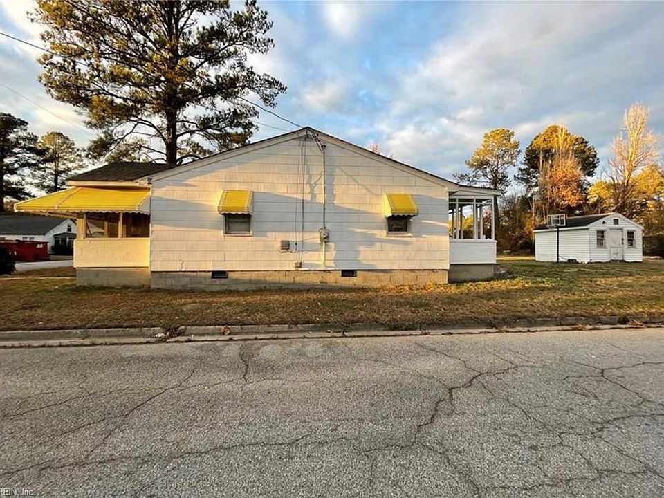 2nd image of 415 Hogart St