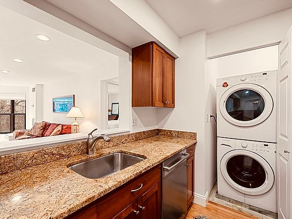 5th image of 16 Harcourt St APT 3D