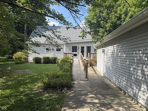 4th image of 227 W Main St