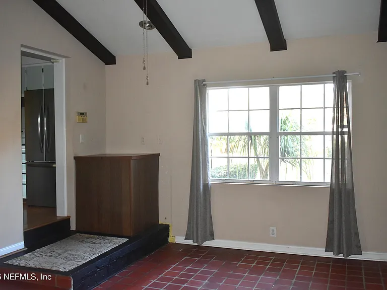 2836 Ionic Ave — Photo 18