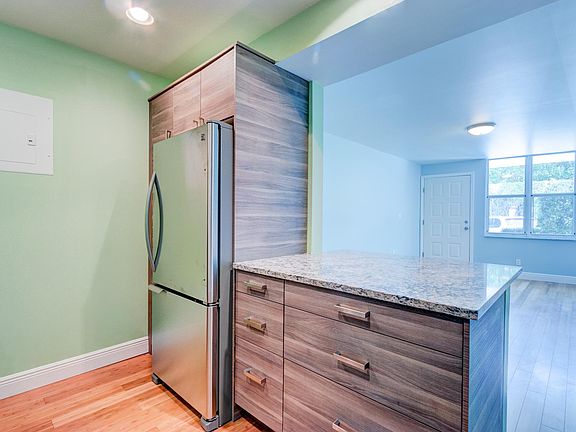 5th image of 405 N Hibiscus Dr APT 109