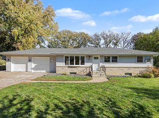 2050 Farrington Ave, Roseville, MN 55113