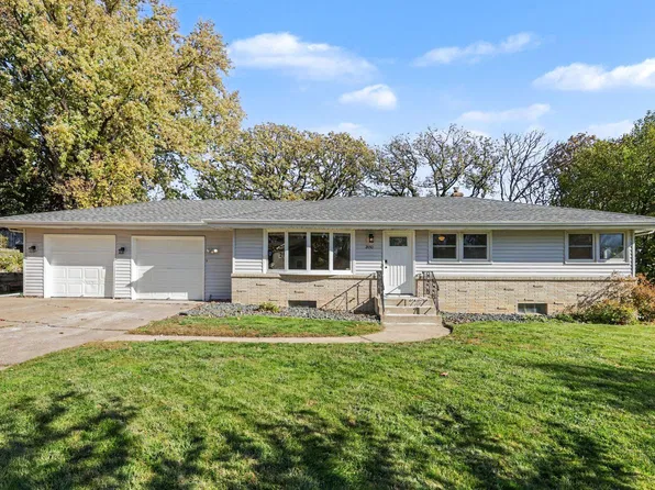 2050 Farrington Ave, Roseville, MN 55113