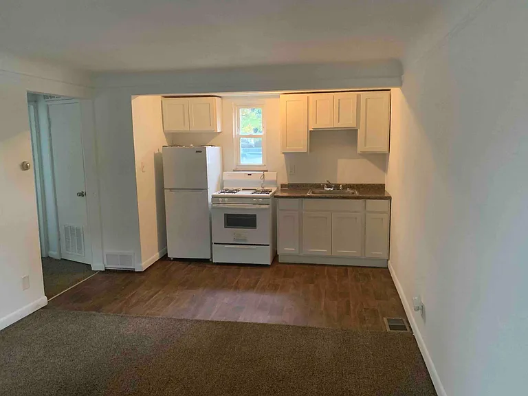 18424 Lake Shore Blvd #5 — Photo 6