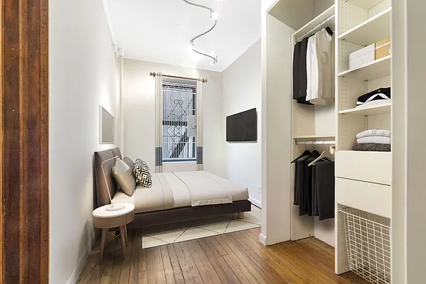 Sold by Compass | media 17