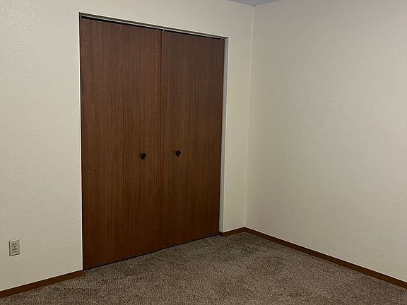 5th image of 412 1st St NE