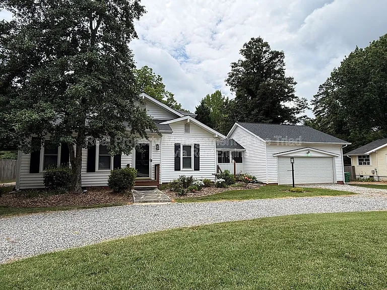 905 Old Winston Rd — Photo 23