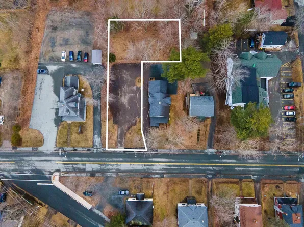 114 Dufferin St, Bridgewater, NS B4V 2G7