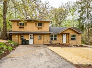 38421 N Briar Rd, Spring Grove, IL 60081