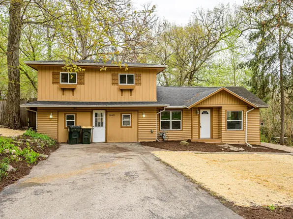 38421 N Briar Rd, Spring Grove, IL 60081