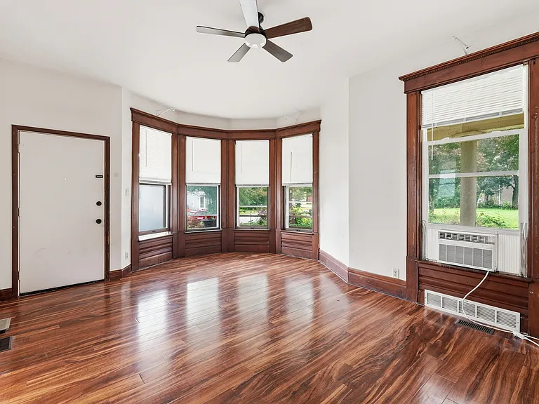 1418 E 9th St #1SB — Photo 5
