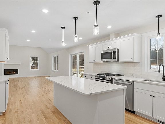 4th image of 1093 Broadway