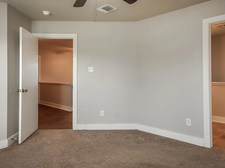 7431 Leightonfield Ct — Photo 8