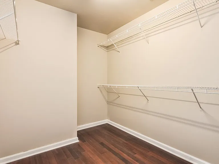 564 Hay River St — Photo 9