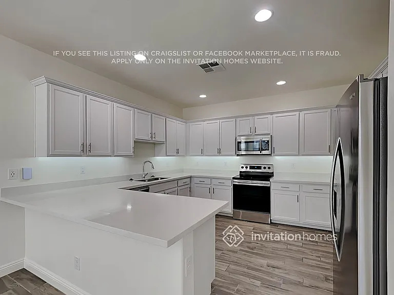 242 N 69th Pl — Photo 7