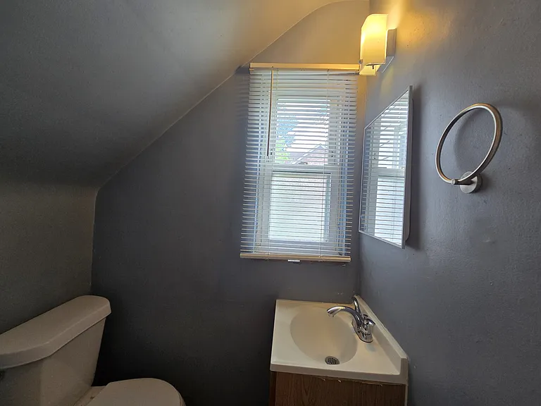 15205 Maplewood Ave — Photo 16