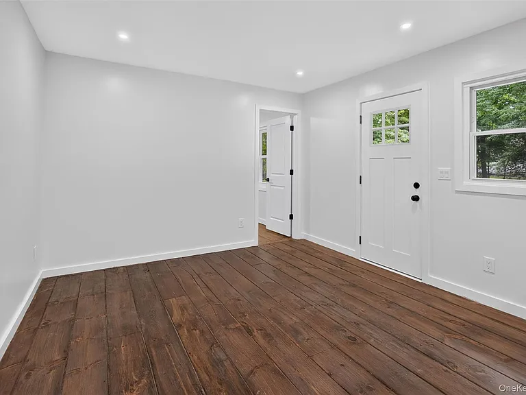 179 Roosevelt Rd — Photo 17