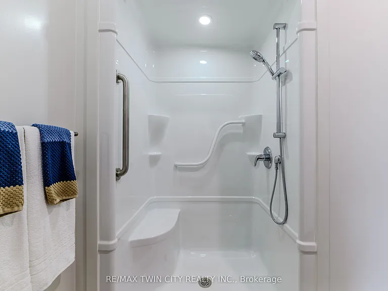 152 N Park St #118 — Photo 9