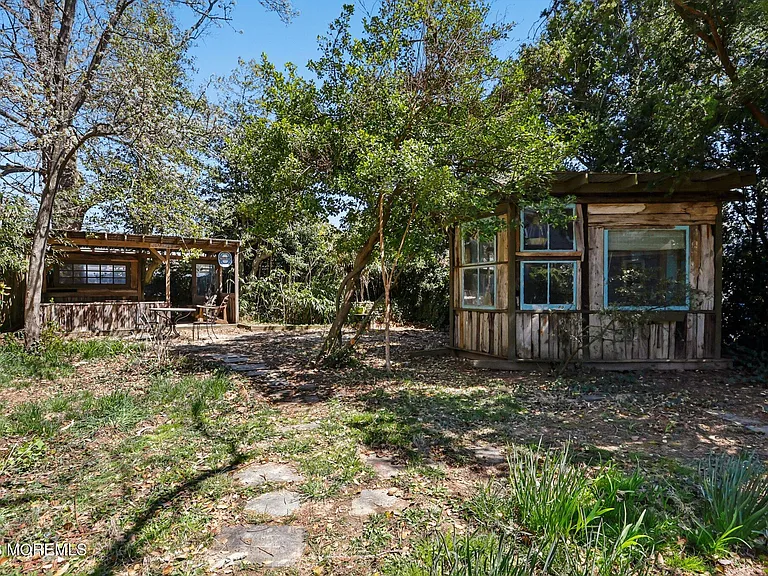 15 Woolley Ave — Photo 21