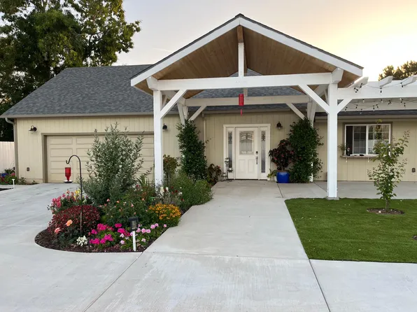 1084 Rock Springs Rd, San Marcos, CA 92069